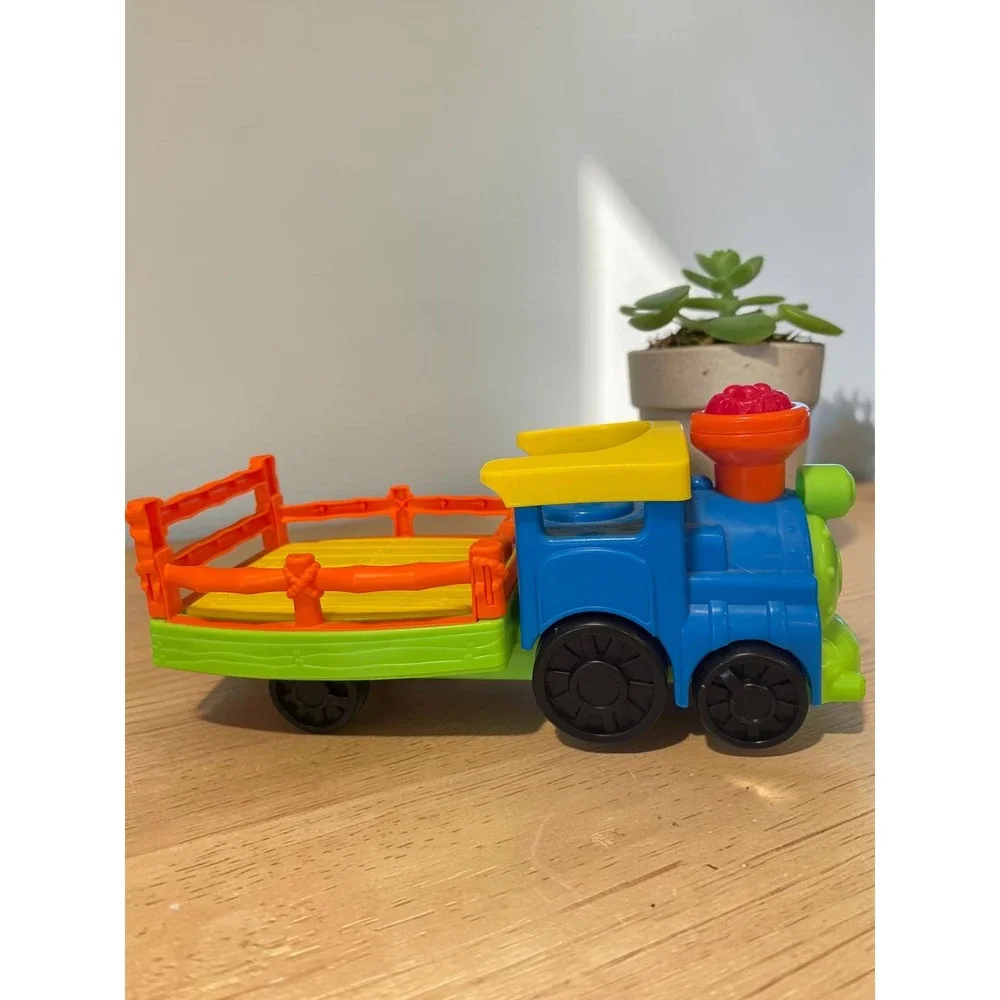 Fisher-Price Little People Choo-Choo Zoo Train 2 Gorillas sound works!